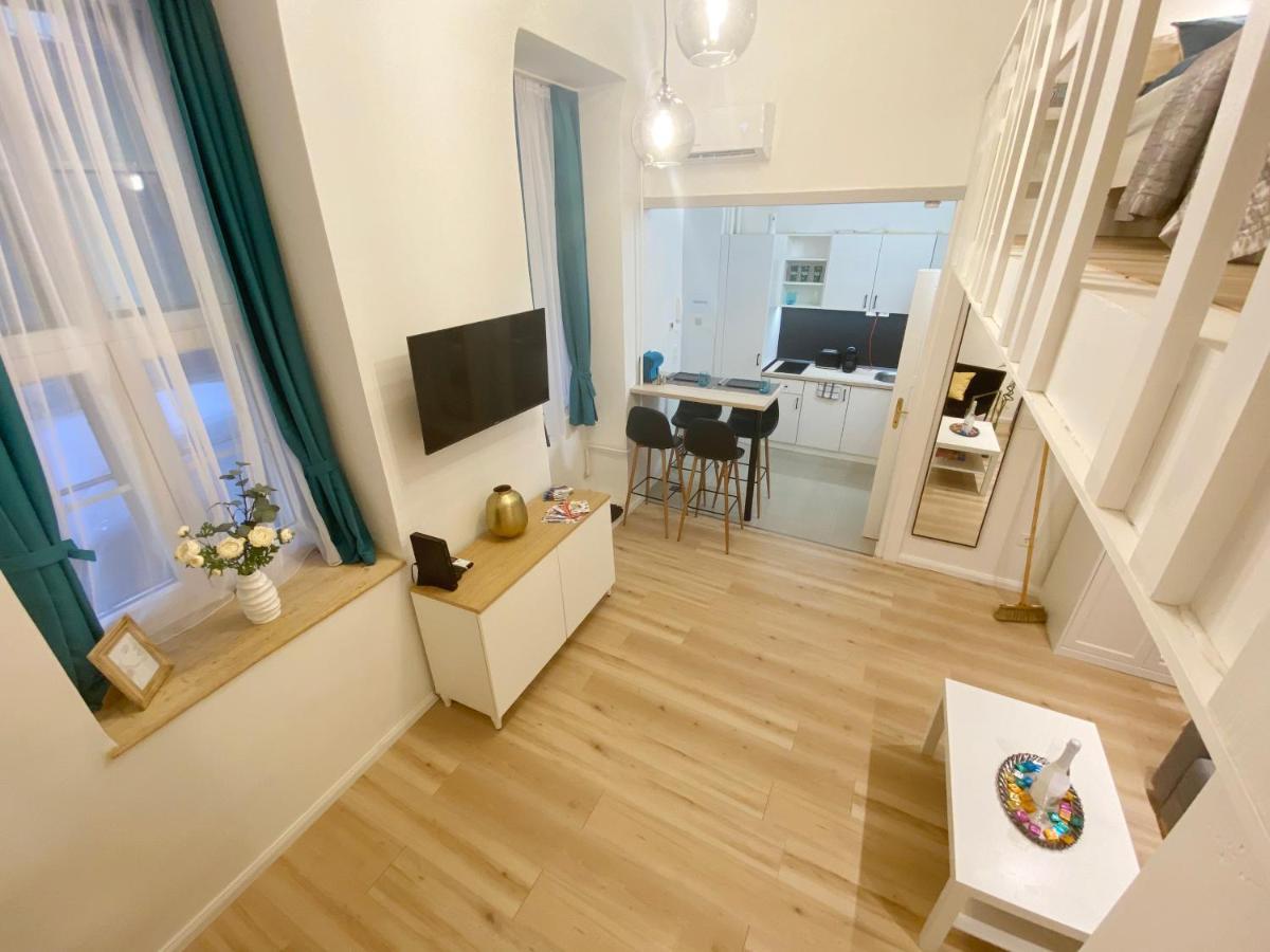 Goldart Design Apartment In The Heart Of Будапешт Экстерьер фото